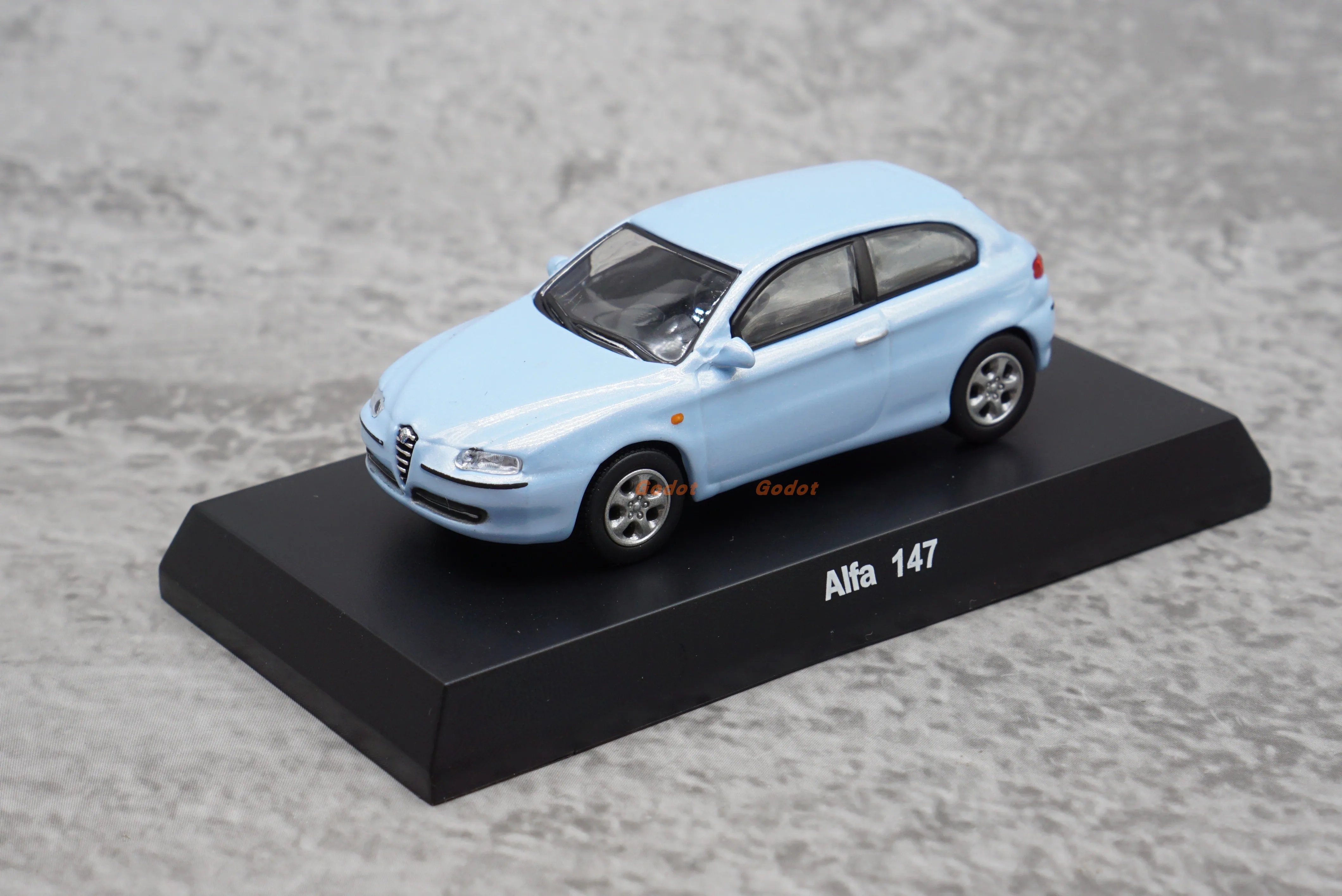 

Игрушечная модель автомобиля KYOSHO 1/64 147 из сплава GTA