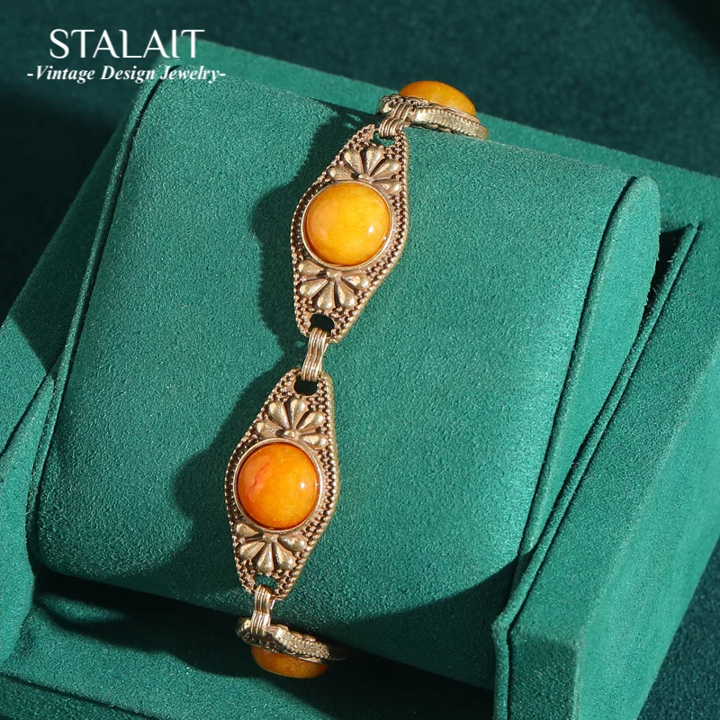 

Vintage Beeswax Yellow Bracelets Glazed Antique Gold Color Flower Engrave Eye Jewelry Woman Luxury Designers Summer Accessories