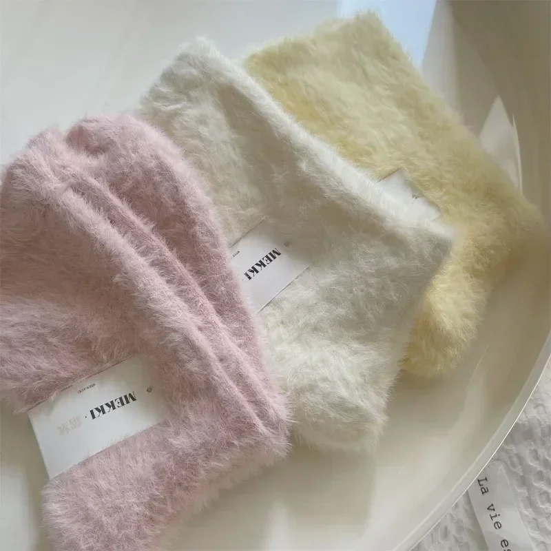 Calzini Super morbidi in pile di visone per le donne Ins Solid Winter Warm addensare Coral Plush Sock Thermal Snow Home Sleep Floor Cute Soxes