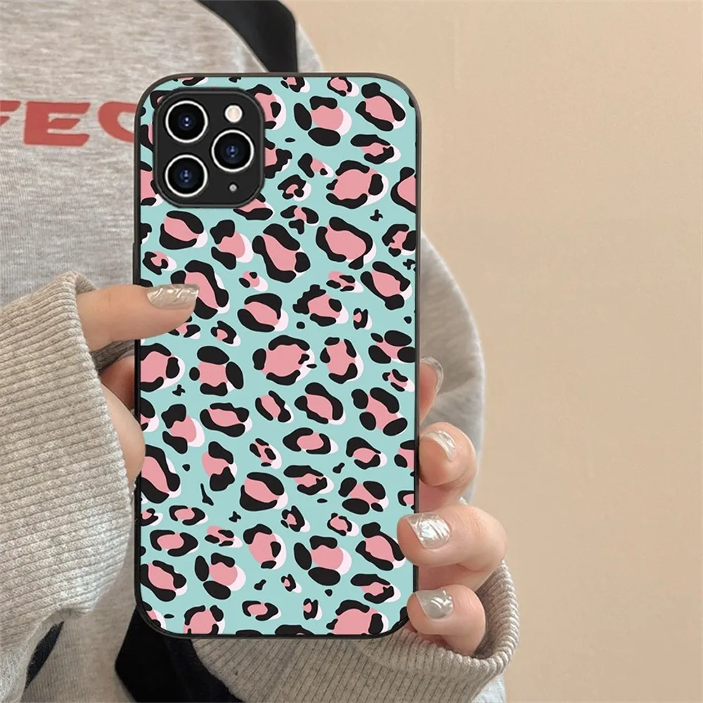 Fascinating Leopard Print Phone Case for IPhone 15 11 12 13 14 Pro Max 7 8 Plus X Xr Xs Max Se2020 12Mini Shockproof Soft Shell