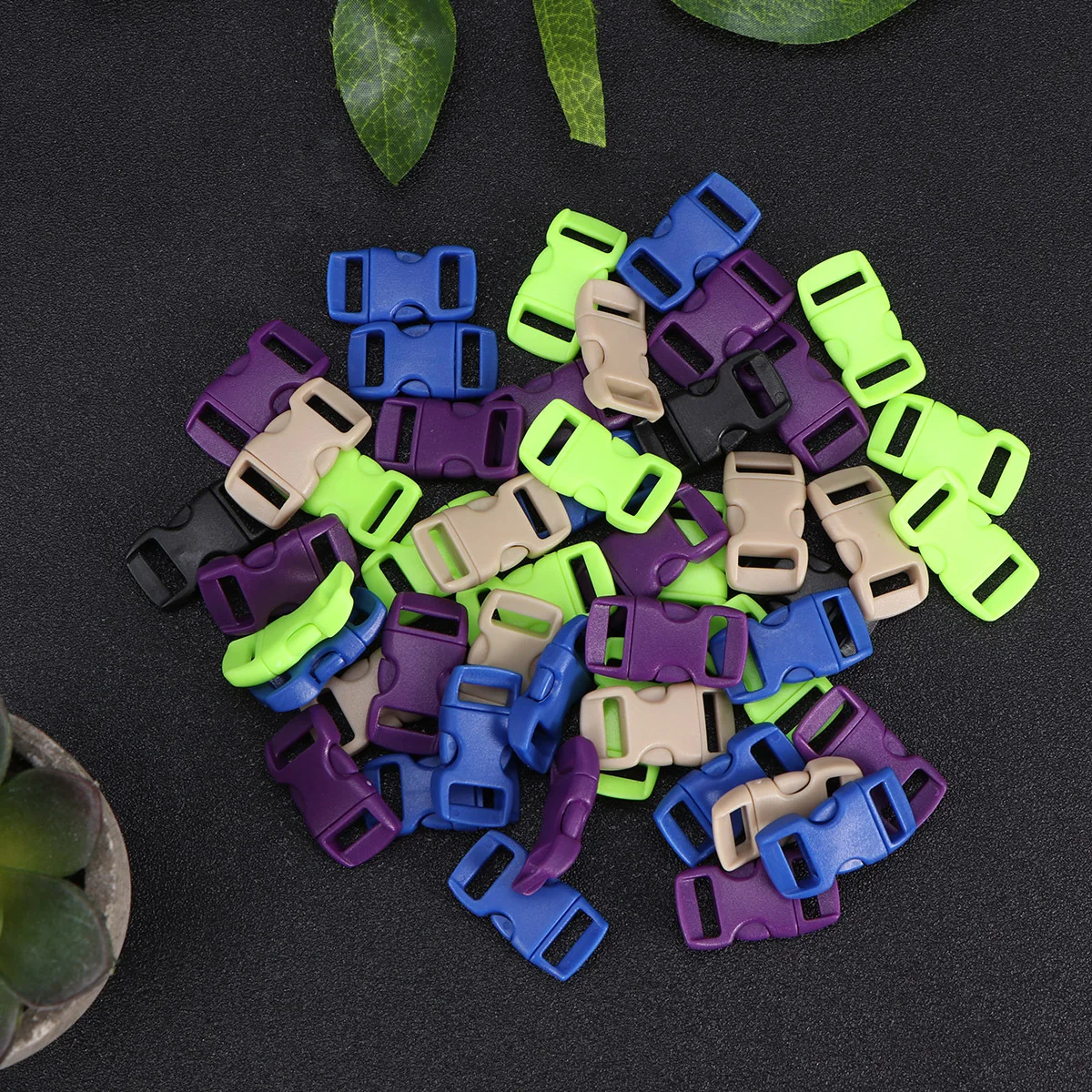

50Pcs Plastic Strap Buckles Random Color Strong Adjustable Buckles for Dog Collars Paracord Bracelets Suitcase DIY Craft Kids