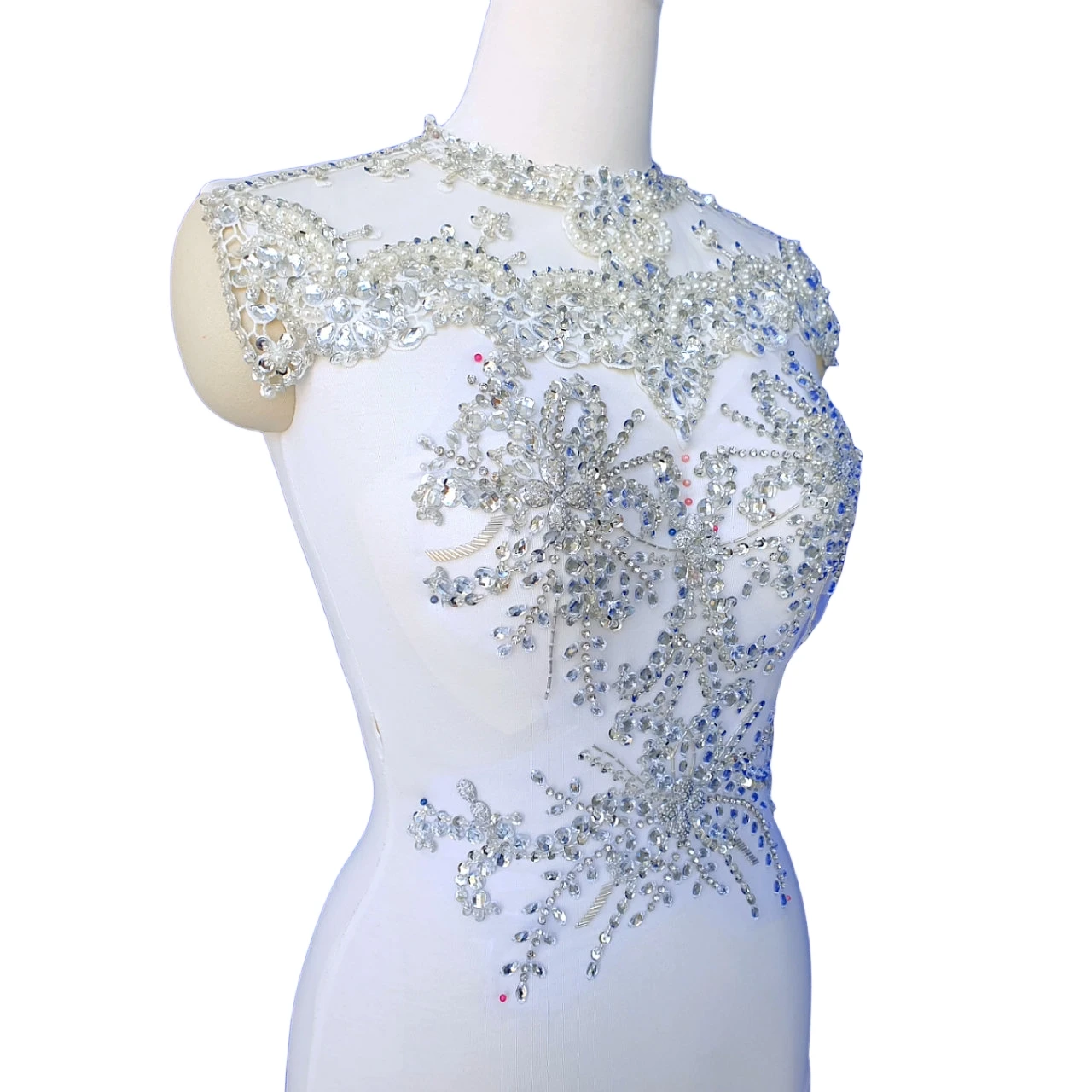 Appliques di toppe bianche, ornamento del collo del corpo anteriore, perline a mano, cristalli di strass da cucire per costumi da sposa Designer di