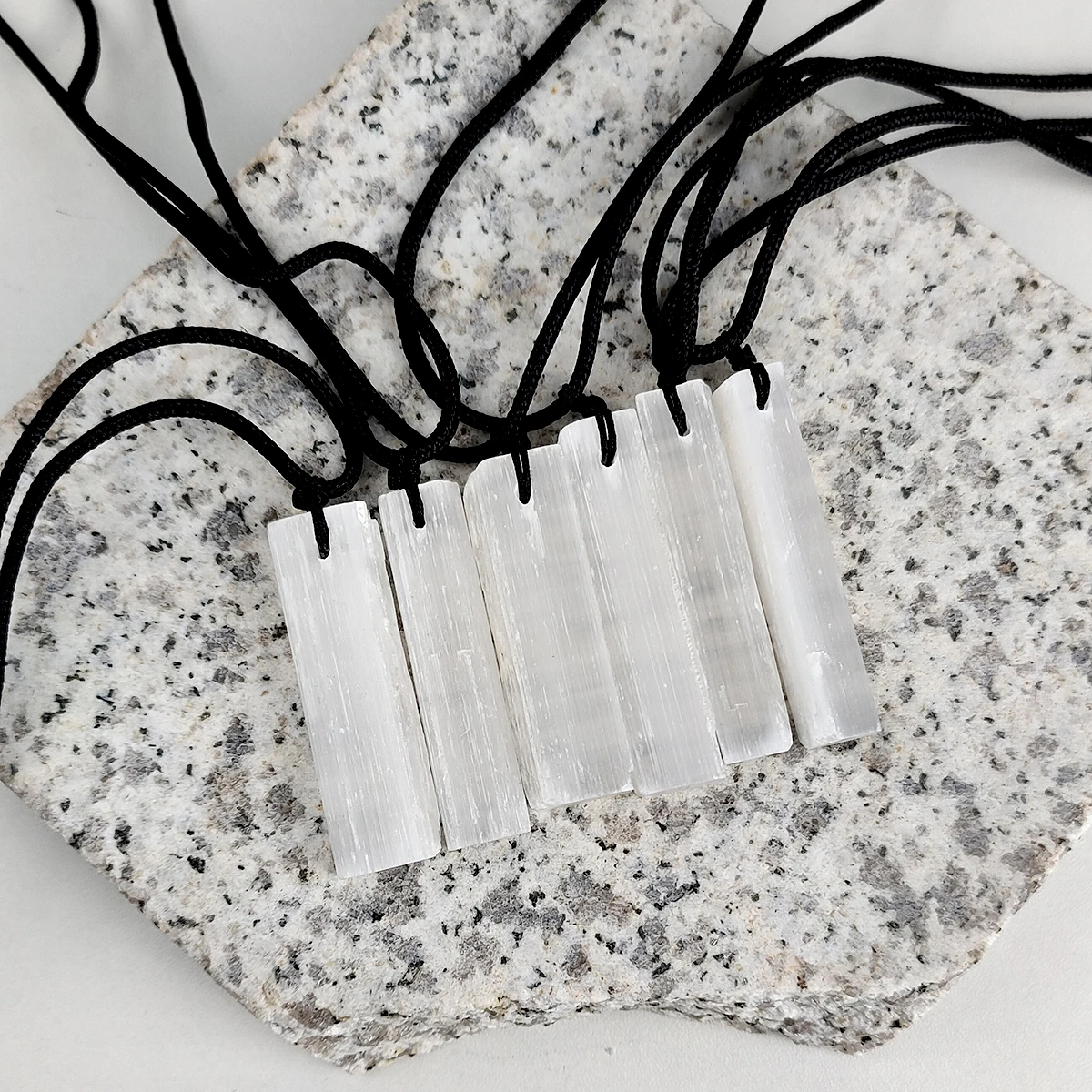 1Pc Selenite Stick Pendant Crystal Real Gemstone White Gypsum Mineral Rough Stone Neclace For Jewelry Cleansing Healing DIY Gift