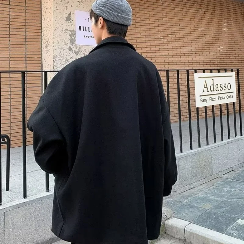 เสื้อโค้ทขนสัตว์สีดำสำหรับผู้ชาย ชุดความยาวปานกลางถึงยาว สไตล์ฤดูใบไม้ร่วงและฤดูหนาว เสื้อกันลมลำลองระดับไฮเอนด์
