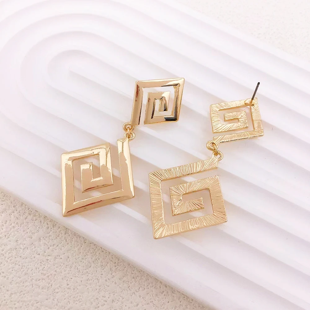 New Arrival Gold-plated Geometric Metal Line Drop Earring for Women Fashion Jewelry Vintage Irregular Hollow Punk Luxury Earring