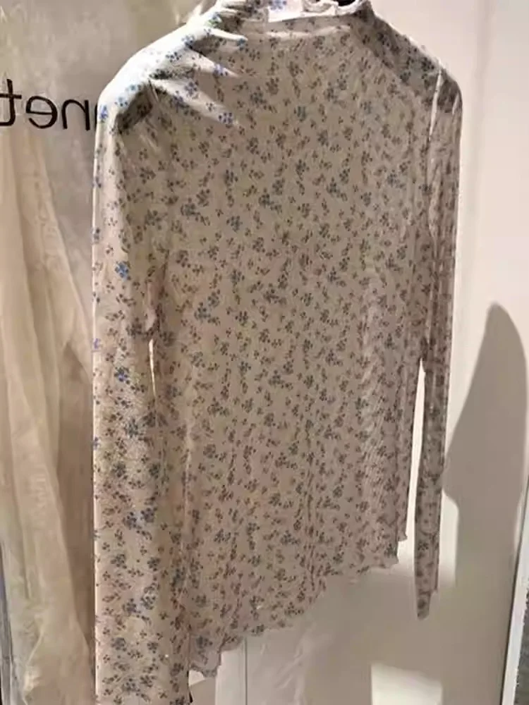 슬림핏 롱 슬리브 티셔츠 여성 겨울 얇은 플로럴 프린트 베이스 티셔츠 레이스 레이어링 이너웨어 탑 하이 칼라 버튼 장식