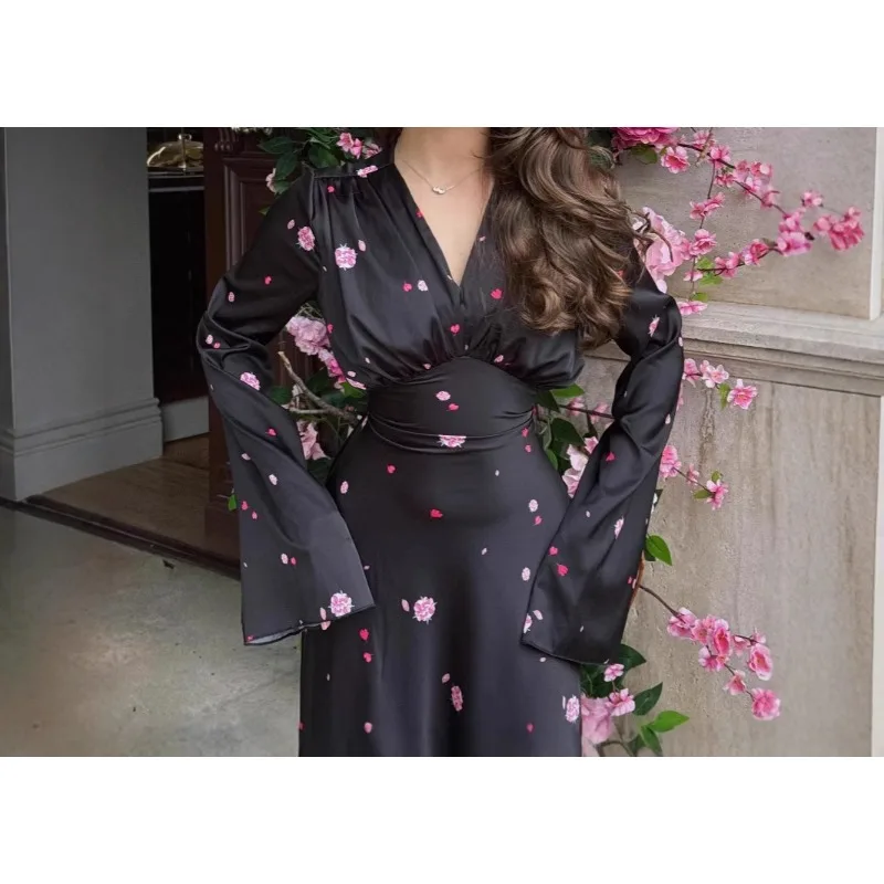 

2025 Spring/Summer French V-Neck Satin Printed Pendulum Women's Dress