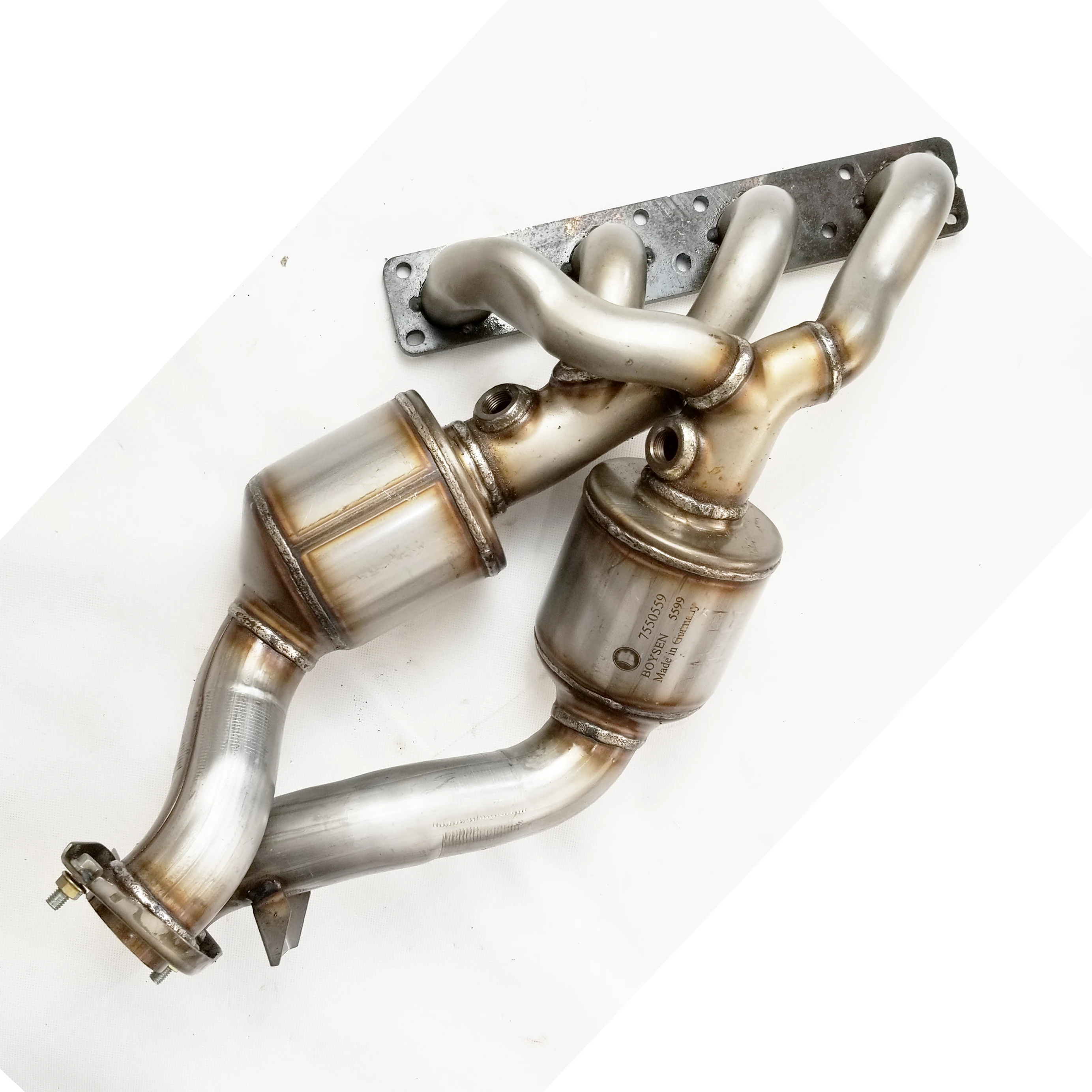 Catalytic Converter Hot Sale Universal Catalytic Converter for BMW 520  320