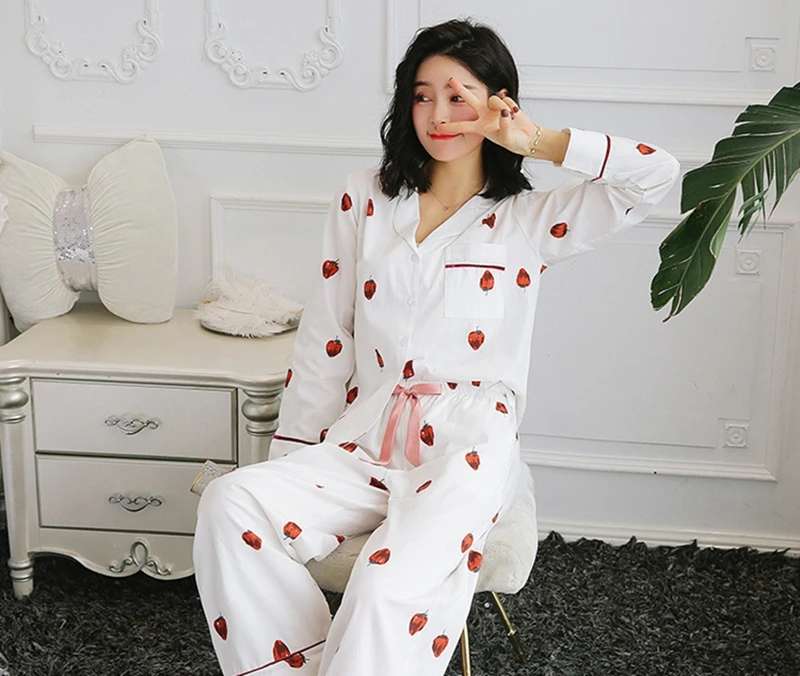 Conjunto de pijama con estampado de fresas para mujer, Top y pantalones con solapa de manga larga, detalles de bolsillo en el pecho, camisón acogedor de tela agradable para la piel