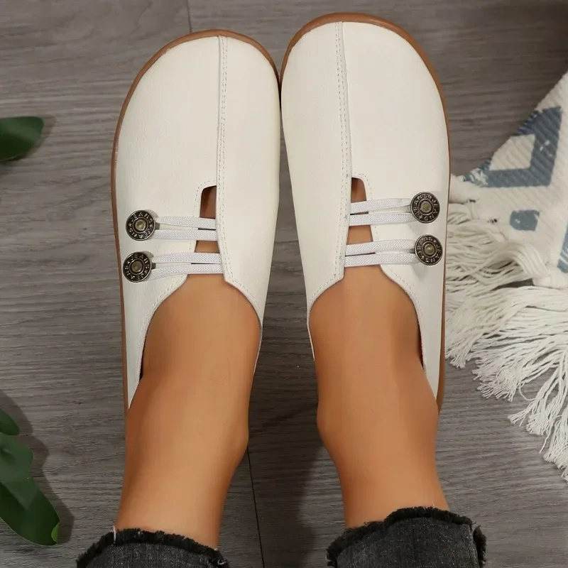 2024 Wysokiej jakości buty dla kobiet Plus Size Damskie buty na zewnątrz Casual Flats Women Buttons Round Toe Soft Bottom Ladies Shoes