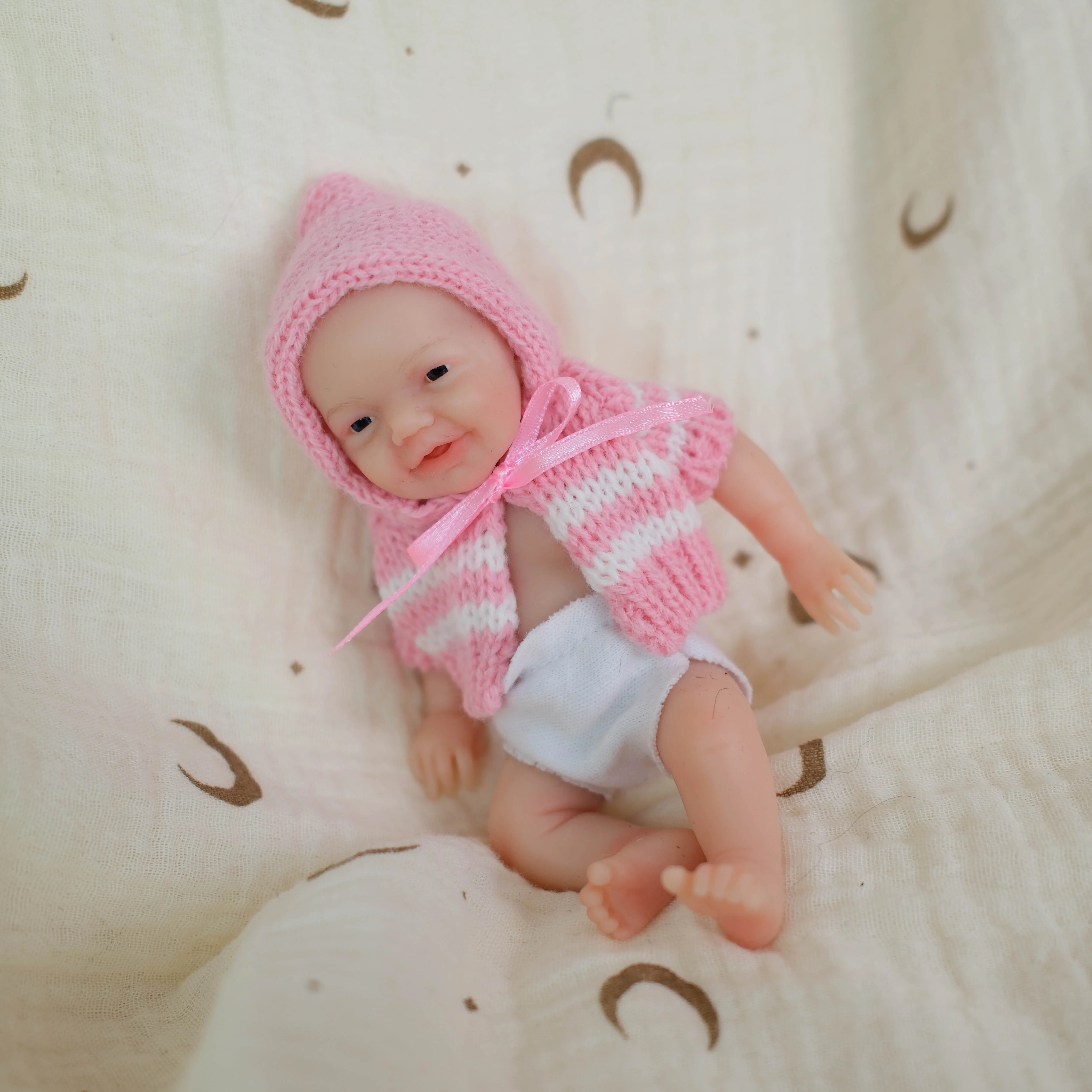 NPK 6 Inch Flexible Reborn Baby Doll Platinum Silicone Super Soft Solid Mouth Can Open Cute Charlie Girl Palm Doll