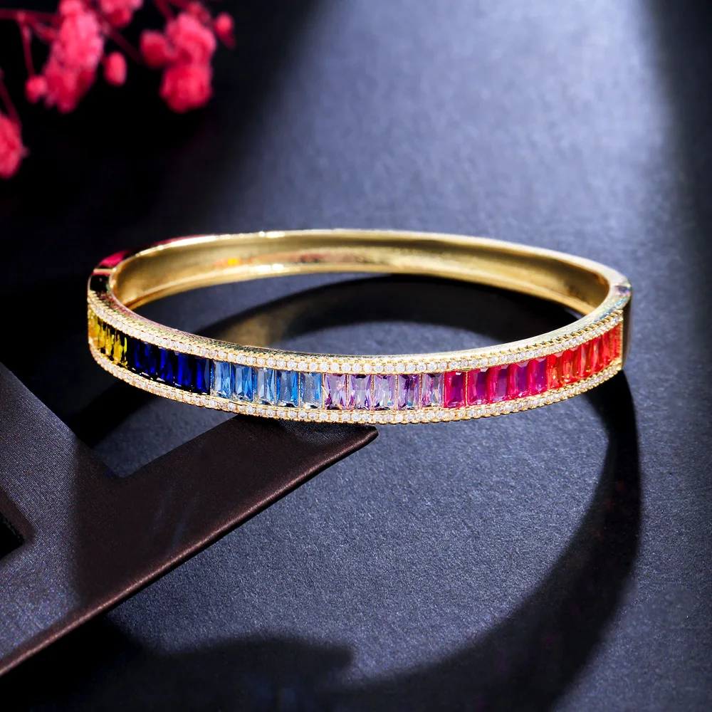 CWWZircons Einzigartiger Baguette-Regenbogen-Zirkon Runder Offener Armreif für Damen Trendiger Brasilianischer Vergoldeter Schmuck Großhandel SZ0052 – Detail 8