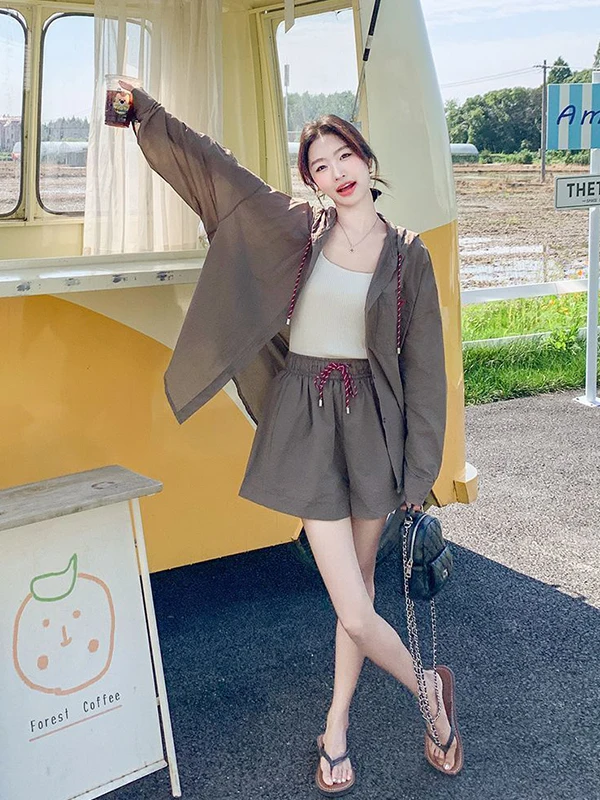 

plus Size 300 Pounds Korean Style Hooded Long Sleeve Sun Protection Shirt Jacket Women's Shorts Slimming Set Casual Spring Su...