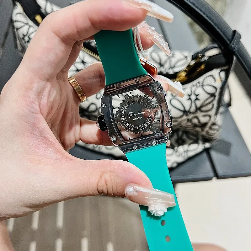 女性のための高級ブランドの時計,ラインストーン付きのスポーツウォッチ,シリコン,クォーツ,光沢,2023