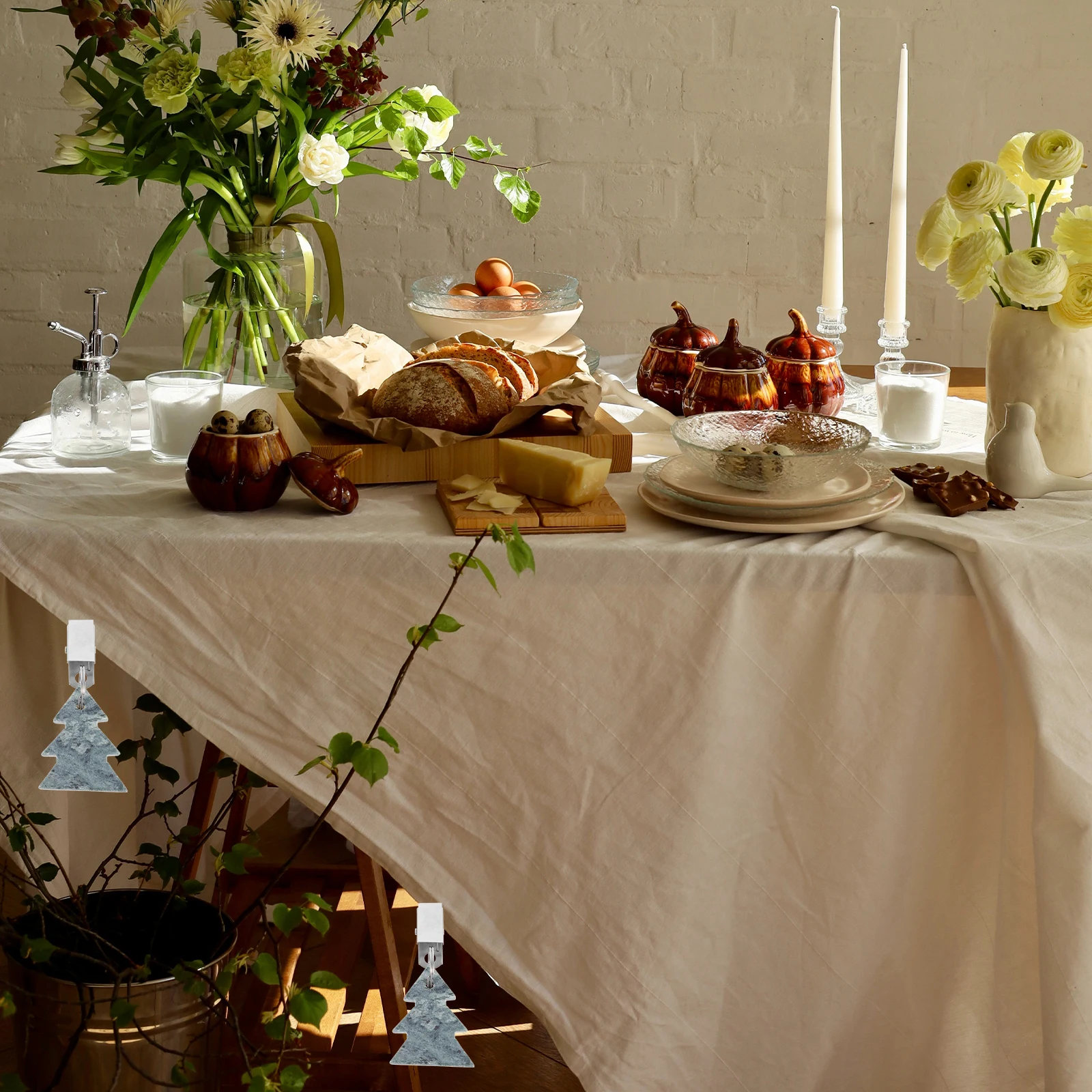 

4Pcs Tablecloth Clips Xmas Tree Shape Solid Stone Iron Clip Clamp for Outdoor Table Picnic Decor Tablecloth Clips