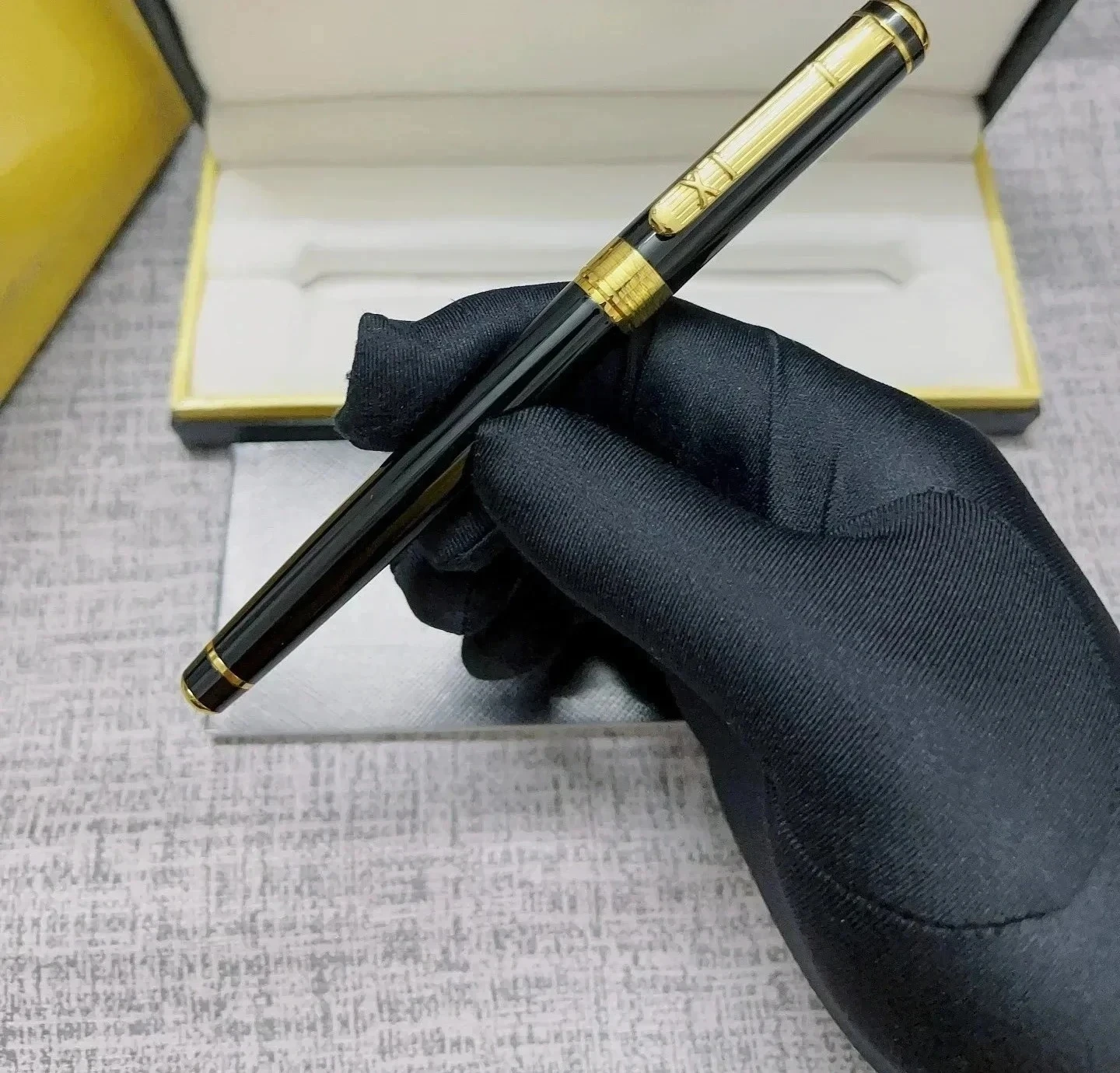 

2026 Designer WM German Pen Mont Blanc Precious Metal Ceramic Ink Pen Men and Women