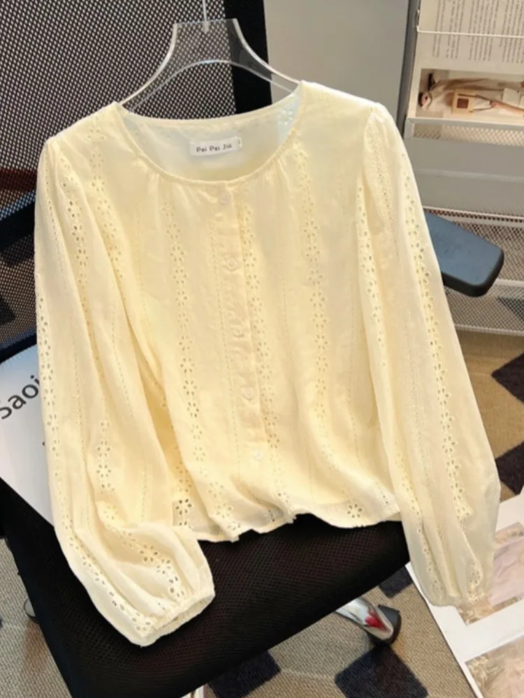 Long Sve round Ne Hollow out Embroidery irt Women's Loose ort Sle Top Korean Sle Commute Faion Autumn Season