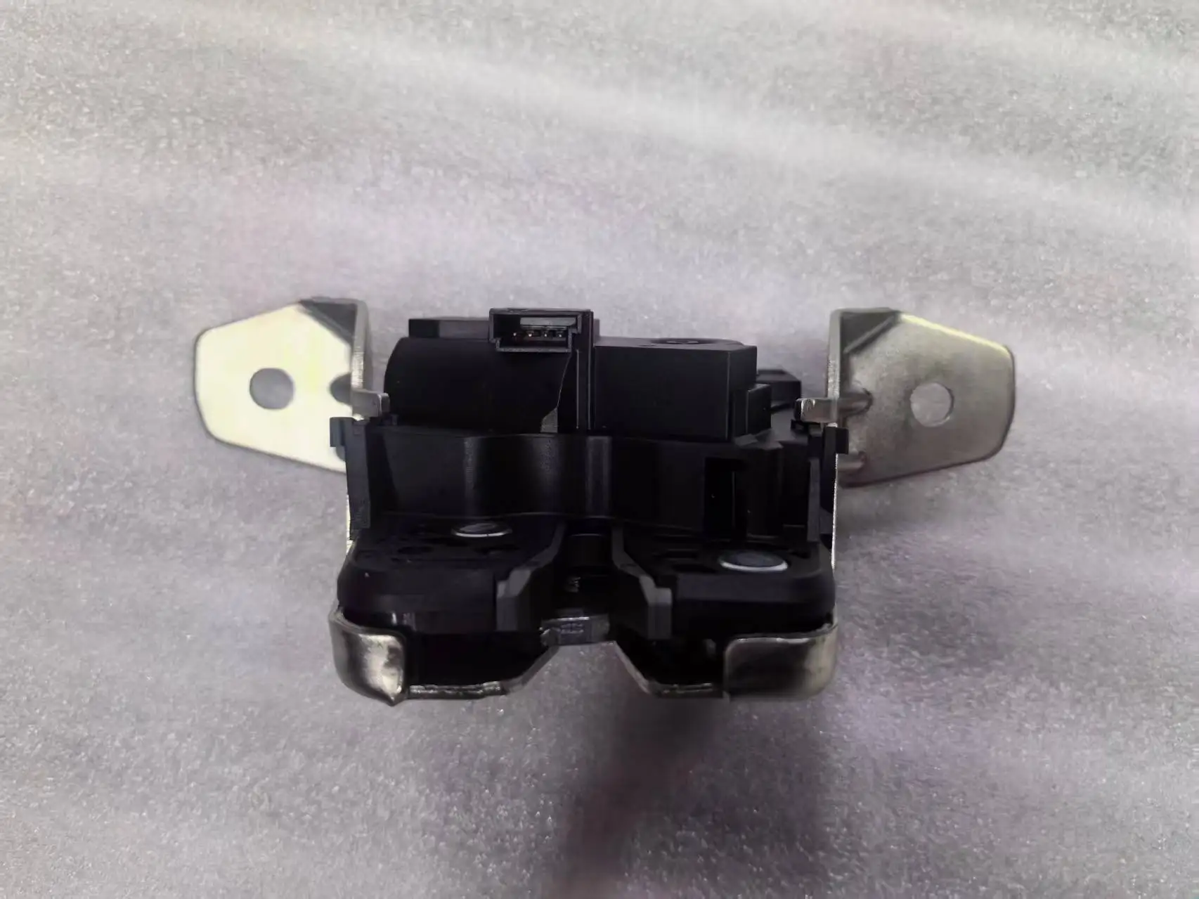 

Car Tailgate trunk boot lock catch for Porsche Panamera 2017 2018 2019 2020 2021 971827447A