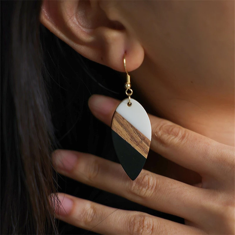 2-piece retro natural wood resin feather leaf shaped earrings for women, bohemian minimalist style, back to school season gift