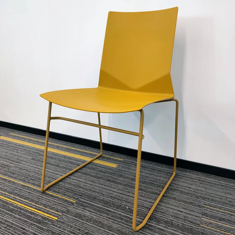 Modern One-Piece PP Plastic Chair with Matte Sprayed Iron Frame, Multiple Color Options, Ideal for Classroom and Office Seating