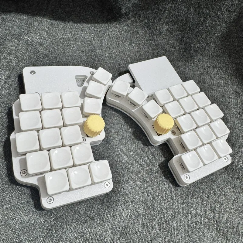 

Лидер продаж Dilemma Max Split Keyboard Изготовленная на заказ проводная RGB с возможностью горячей замены через MX/choc FDM Позолоченная клавиатура для печатной платы с ручкой и сенсорной панелью