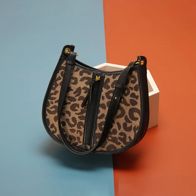 Women Shoulder Bags Microfiber Leather Fashion Fashion Leopard Saddle Bags Zipper Closure Round Bags 9615