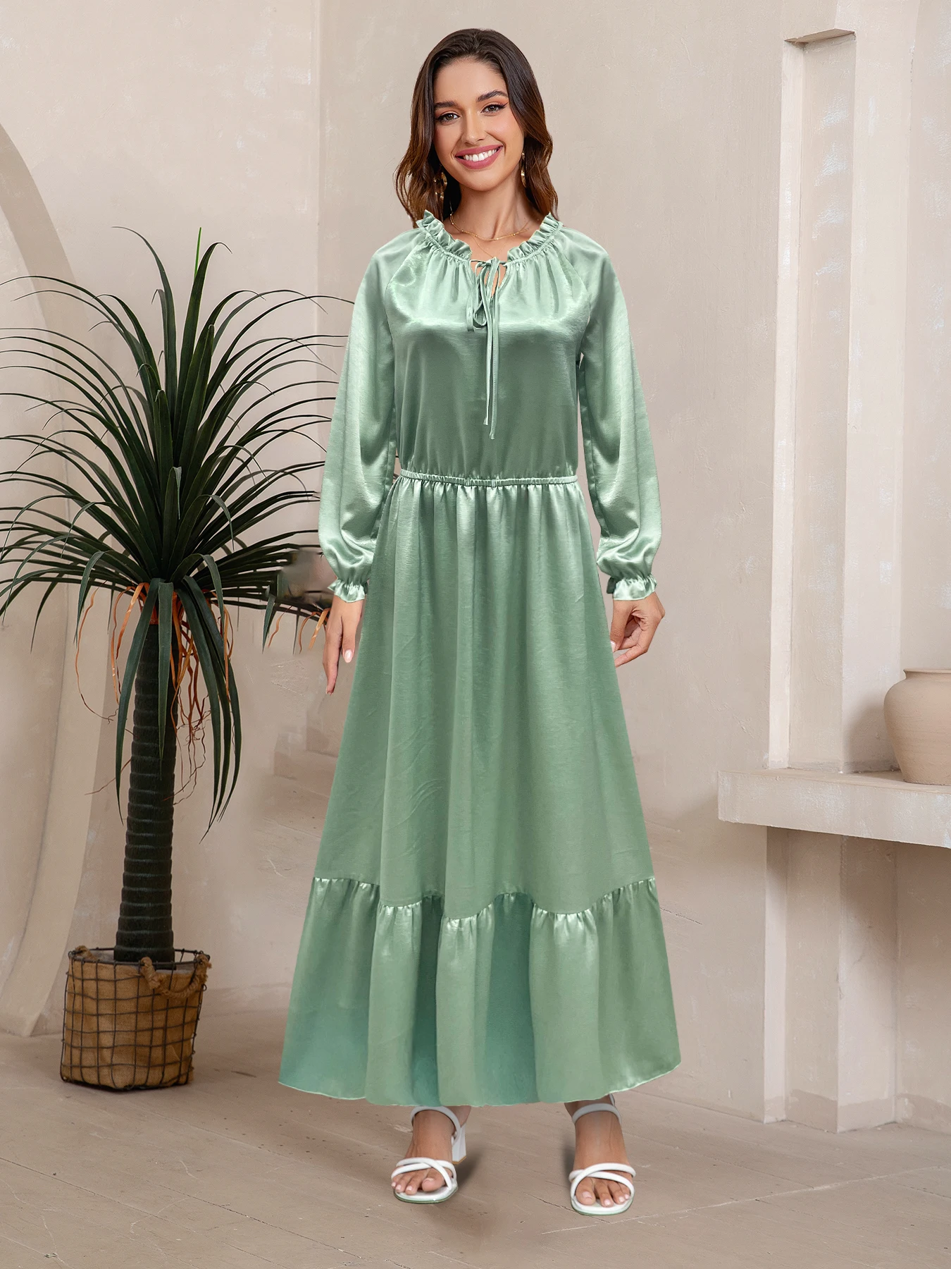 

Women's satin dress, wooden earflaps, V-neck, long sleeves, fitted waist, A-shaped, emerald green, elegant, high-end, old money