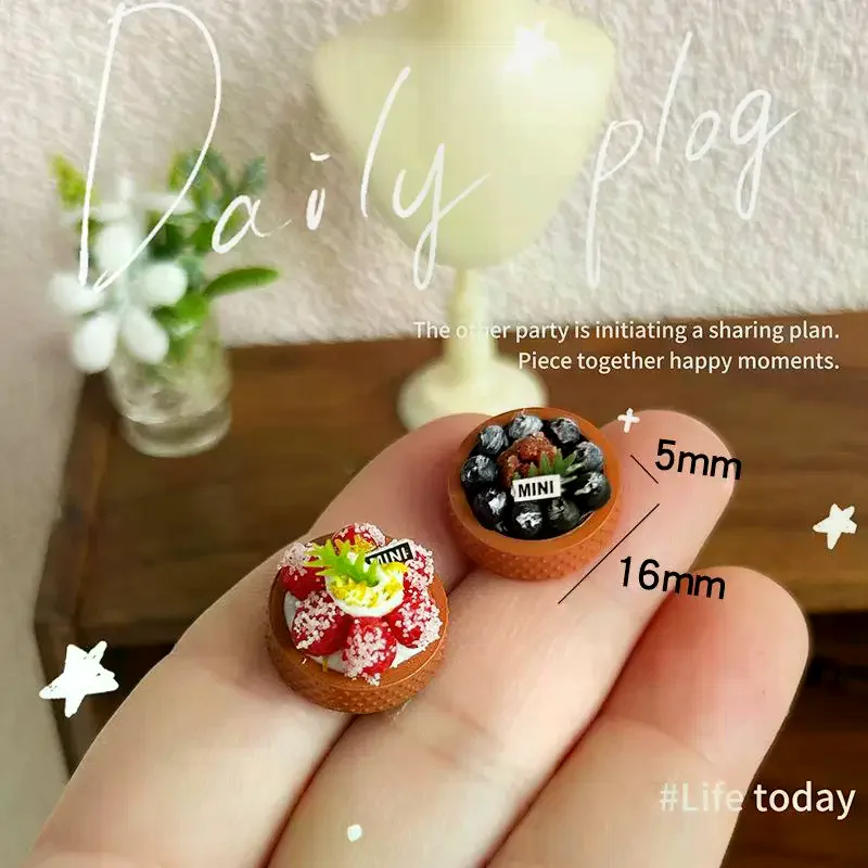 قطعة واحدة من نموذج طعام محاكاة لطيف، كعكة خبز مصغرة بمقياس 1/6، كعكة توت أزرق، تارت فراولة، لعبة طعام لبيت الدمى، إكسسوارات دمى