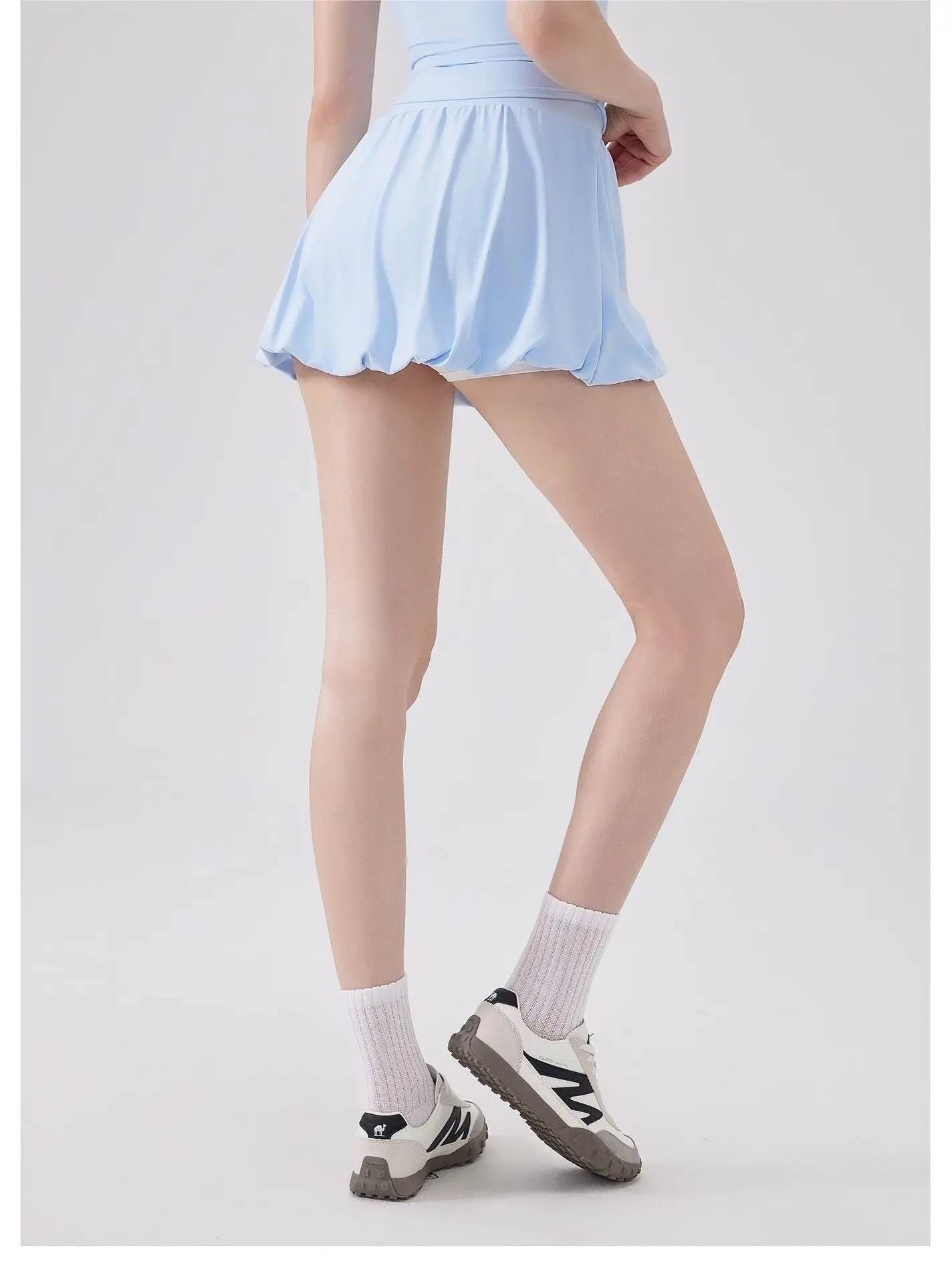 Sommerlicher Tennisrock für Damen in Nude, hohe Taille, Anti-Exposure, atmungsaktiv, mit Taschen, bauschiger Sportrock für Fitness, Laufen und Pilates. – Detail 5