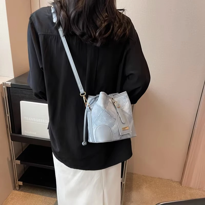 2025 new trendy best-selling single-shoulder crossbody bag with high-end texture and niche design - diamond-patterned bucket bag