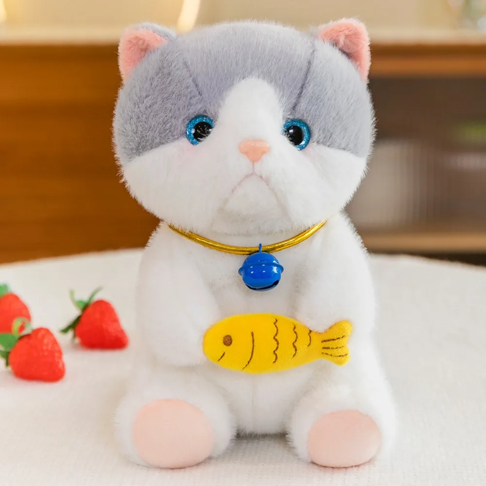 Colar de sino comendo peixe gato brinquedo de pelúcia dos desenhos animados bonito pequeno gato boneca de pelúcia recheado macio pequeno gato brinquedo de pelúcia crianças