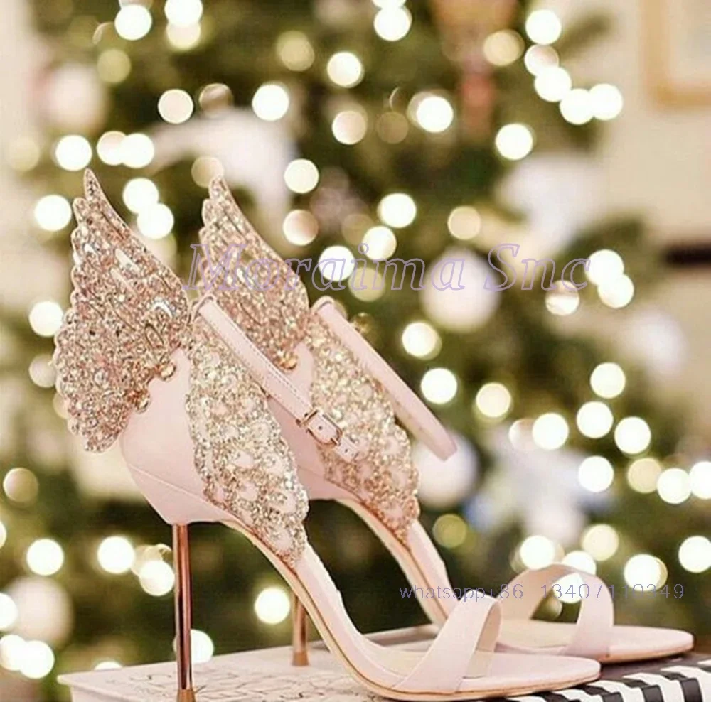 Sandal dekorasi kupu-kupu logam mewah Stiletto hak tinggi tali gesper pergelangan kaki ujung bulat sepatu pesta perjamuan 2024