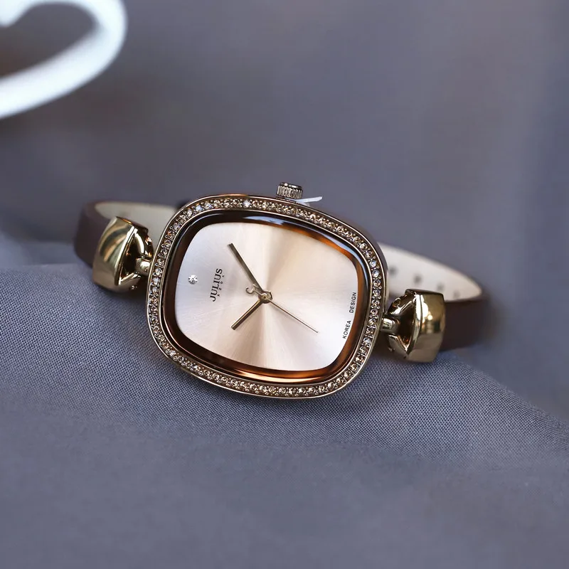 

Elegant and simple retro style Korean fashion women's watch, leather strap watch, trendy women's watch, women's gift.