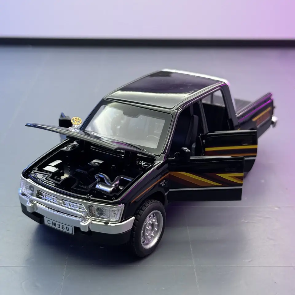 Simulation 1:32 Toyota Hilux Pickup Truck Alloy Die-cast Off-Road