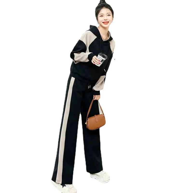 مجموعة ملابس رياضية كاجوال متقدمة للنساء 2025 نموذج جديد لأزياء المشاهير على الإنترنت يقلل من عمر المكون من قطعتين