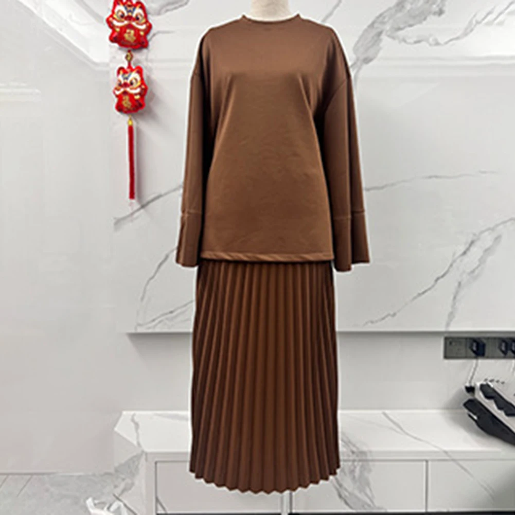 طقم نسائي خريفي أنيق بأكمام طويلة وتنورة مطوية على شكل حرف A مكونة من قطعتين