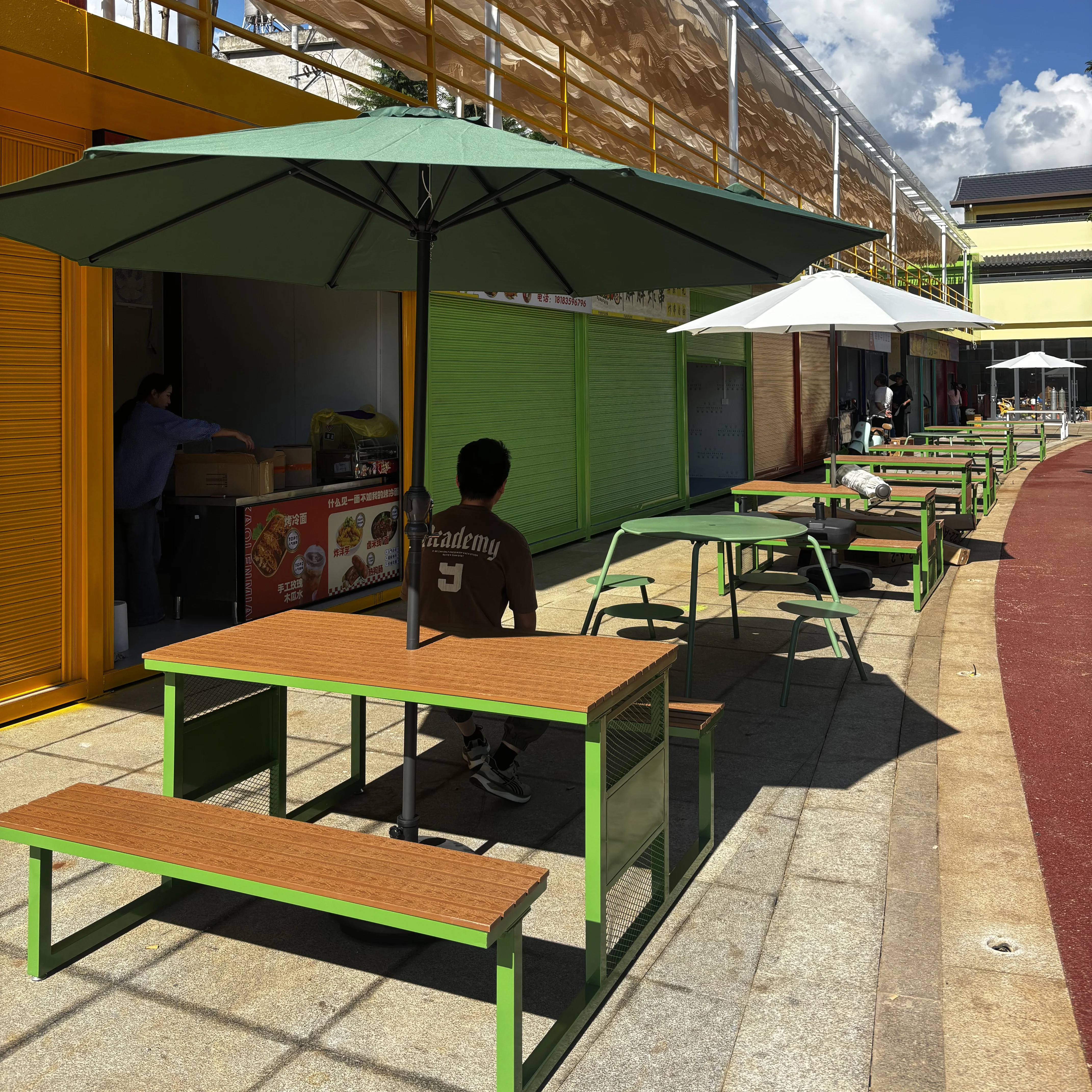 

Outdoor tables and chairs with umbrella set, courtyard garden, open-air milk tea shop, coffee shop, casual one-piece table and c