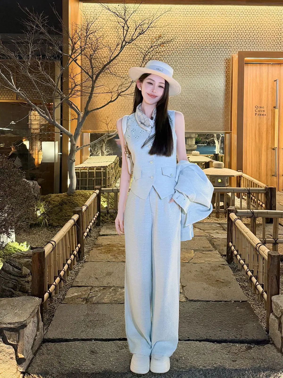

Eaton Manor Bright Thread Woven Vest Diamond V-neck Lapel Straight Leg Pants Fashion Set Women's Spring Season Polyester Fiber