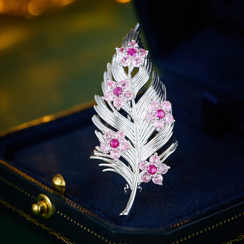High-end Light Luxury Feather Leaf Brooch Micro Inlaid Zircon Niche Luxurious Elegant Grand Evening Suit Accessory Brooch