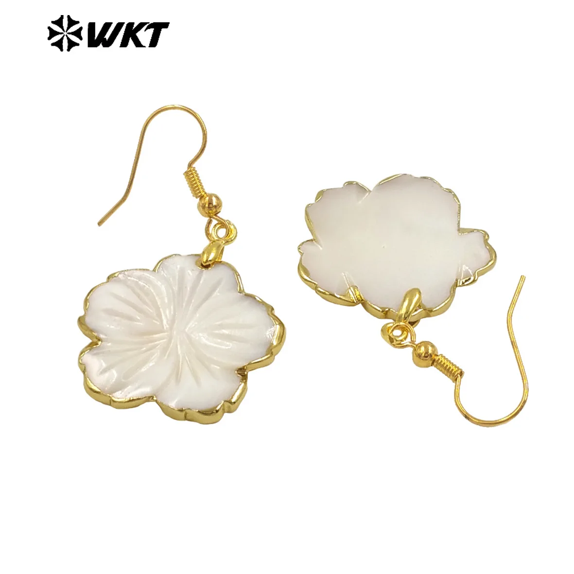 WT-MPE137 Wholesale Fashion Gold Trim Natural White Shell Carved Flower Earrings Lady Popular Vintage Hoop