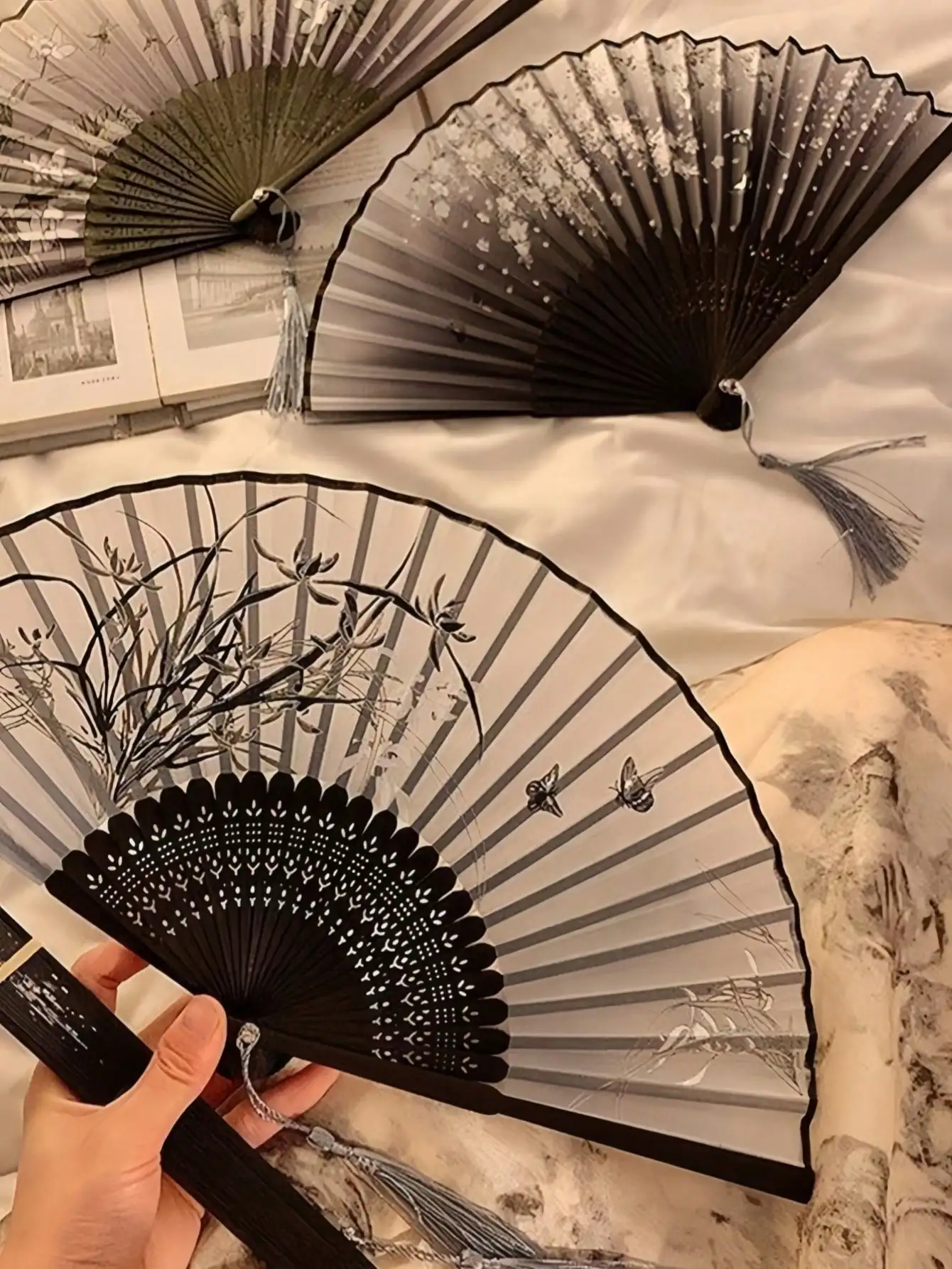 

Chinese Style Folding Hand Fan Portable Mini Black Fan For Dance Summer Cooling Beach Travel,Valentine's Day,Brazilian Val