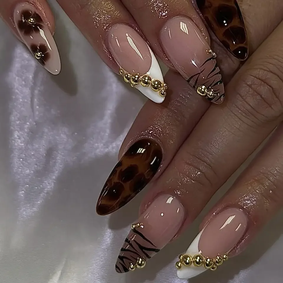 

New 24 pieces of French sweet cool leopard flower flash diamond contrast color small wear armour autumn and winter 66