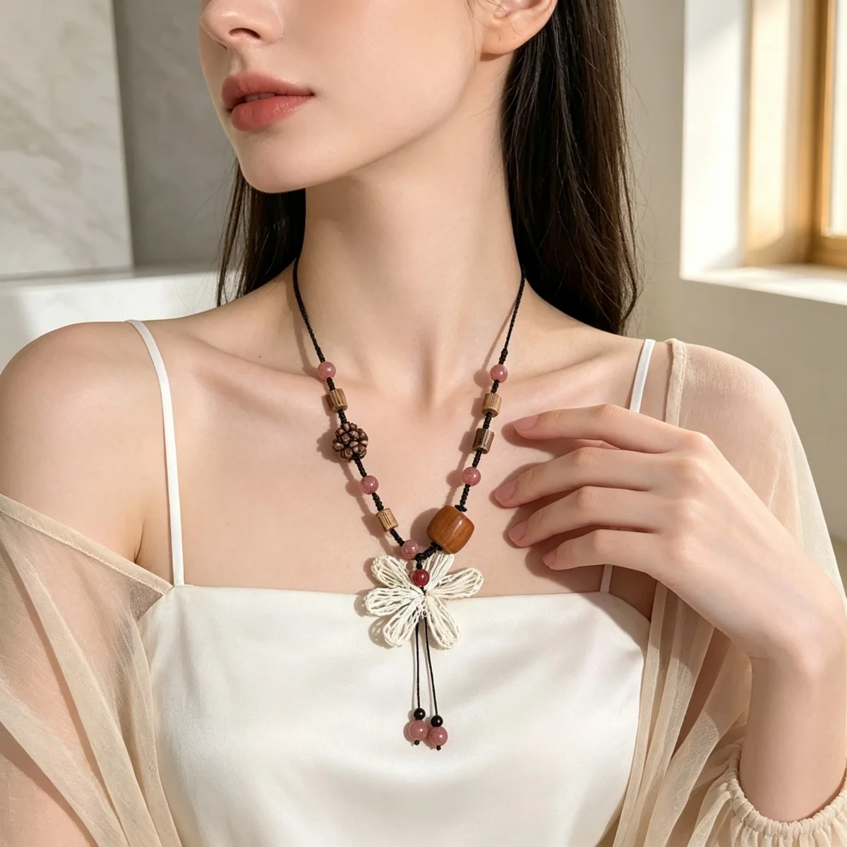 Ethnische handgewebte Strohblumen-Anhängerkette für Frauen, rosa Naturstein, Holzperlen, lange Kette, Pulloverkette, Boho-Schmuck – Detail 12