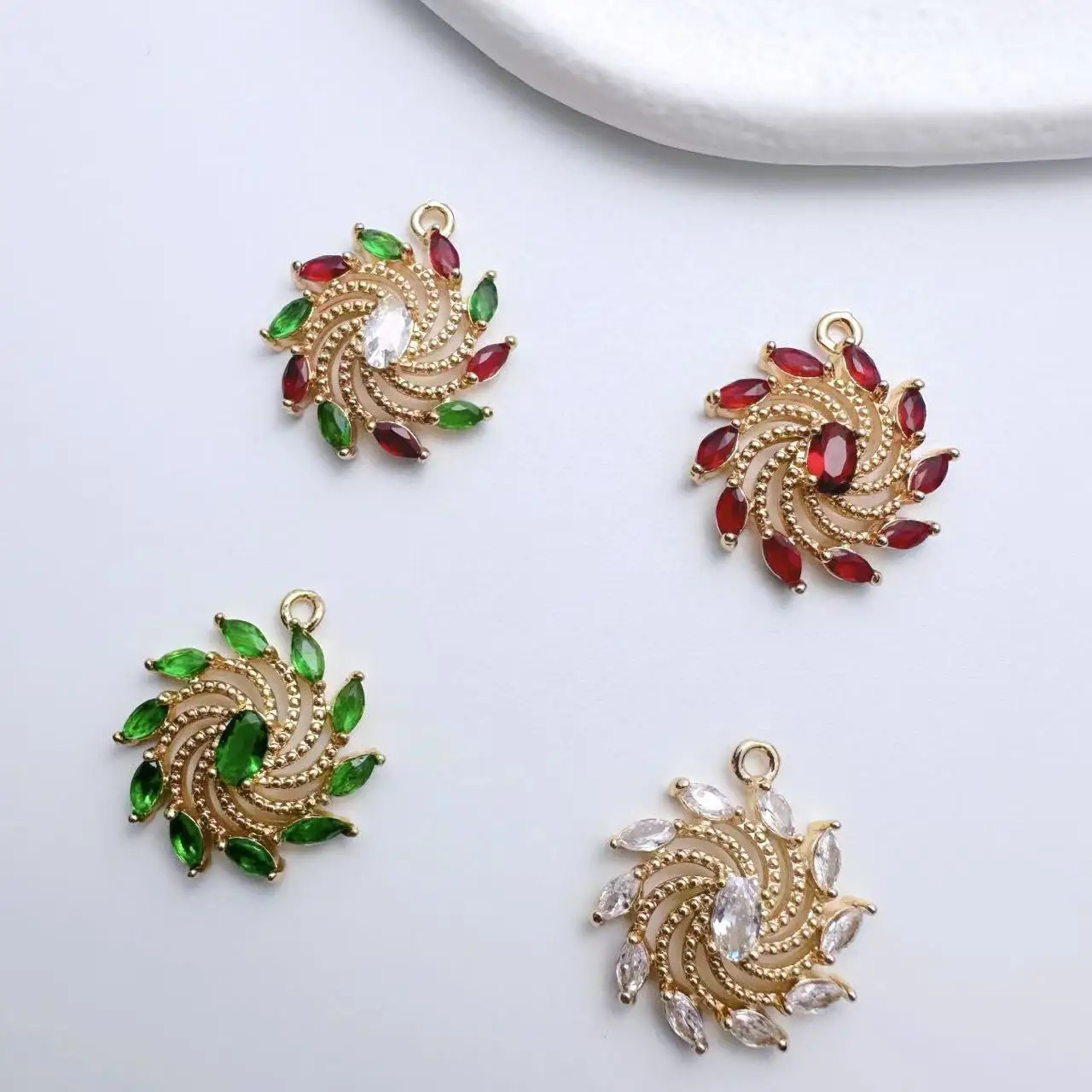 10 قطعة/الحقيبة قلادة عصرية مطلية بالنحاس مرصعة بالزركون على شكل زهرة إكسسوارات عقد وأقراط ذاتية الصنع