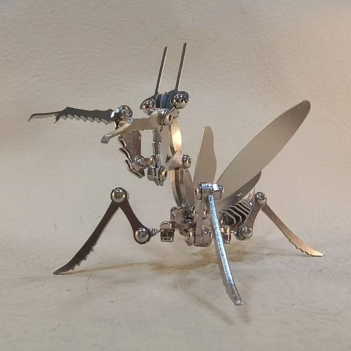3D Stereo Punk Mantis Model, Screw Assembly Puzzle, Stainless Steel Mechanical Simulation Insect Desktop DIY Ornament