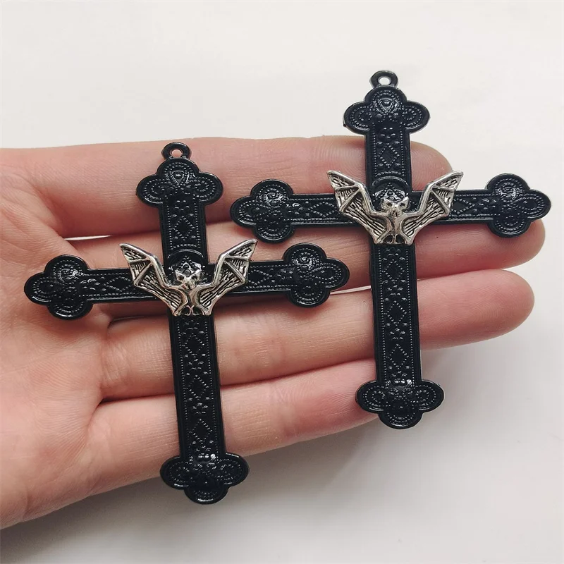 2pcs Gothic Antique Silver Color Filigree Vampire Bat Cross Pendant Vintage Religious Christian DIY Charms Jewelry Crafts Making