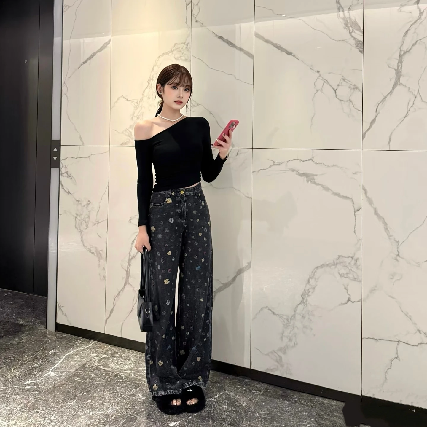 

Ladies Casual Wide Leg Jeans Floral Print Denim Pants Natural Waist Button Closure Winter Fashion Ladies Premium Quality