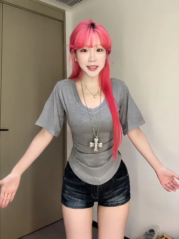 

Топ в американском ретро-стиле больших размеров с V-образным вырезом, плиссированной талией и эффектом стройности для лета, для фигуры типа «груша»...