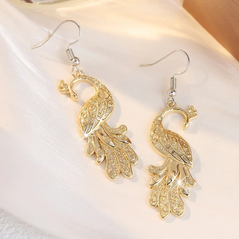 Women's Retro Peacock Shape Dangle Earrings Relief Texture Light Luxury Gold Plated Exquisite Earrings Fashion Jewelry