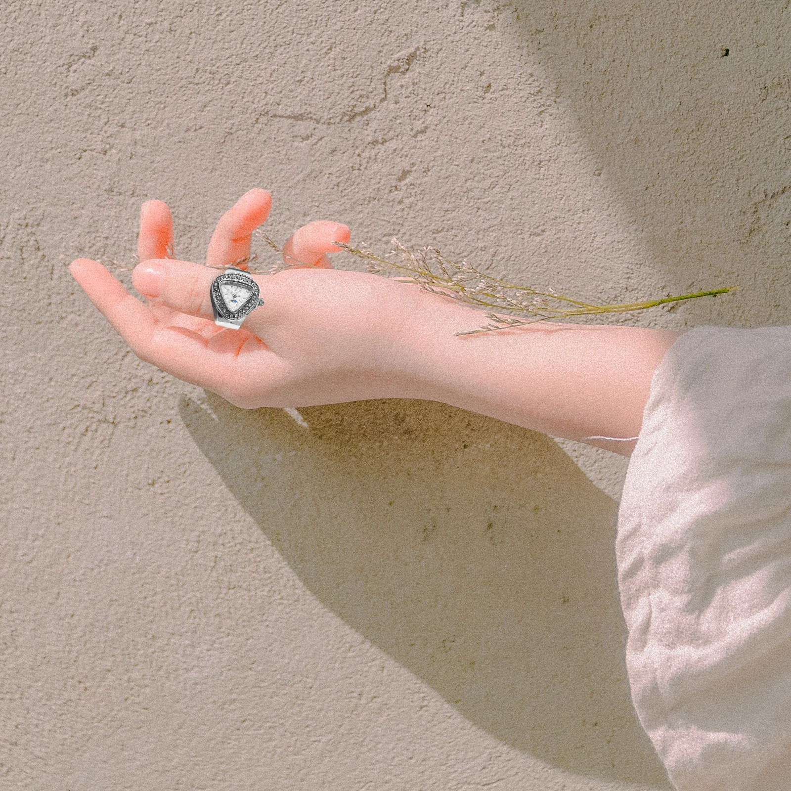 

Mini Ring Watch Finger Watches for Women Men Girls Stylish Triangle Shape Students Decorative Durable Glass Steel Material